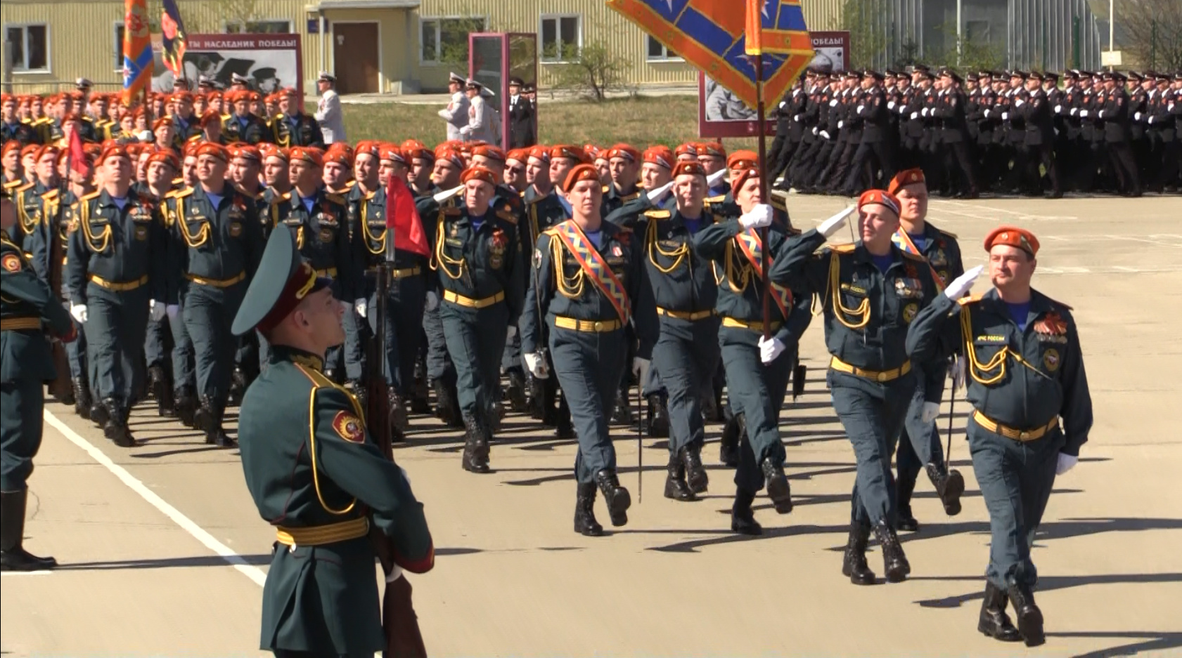 В Перми прошел Парад Победы - Новости - Главное управление МЧС России по  Пермскому краю