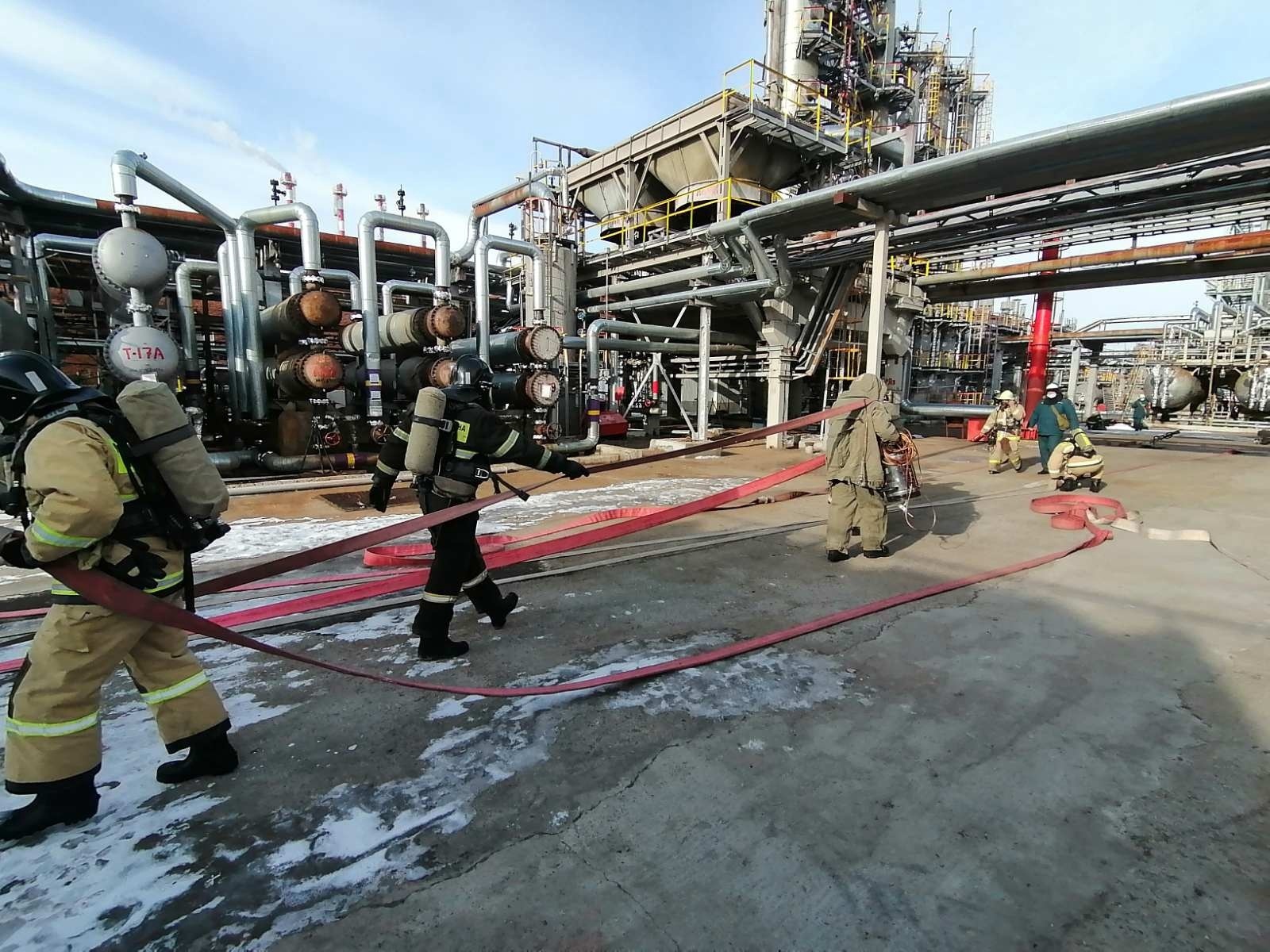 Пожарные прошли обучение. Пожарные учения. Лукойл Пермнефтеоргсинтез. Пожарно спасательный отряд 313. Пожар Союз Пермь.