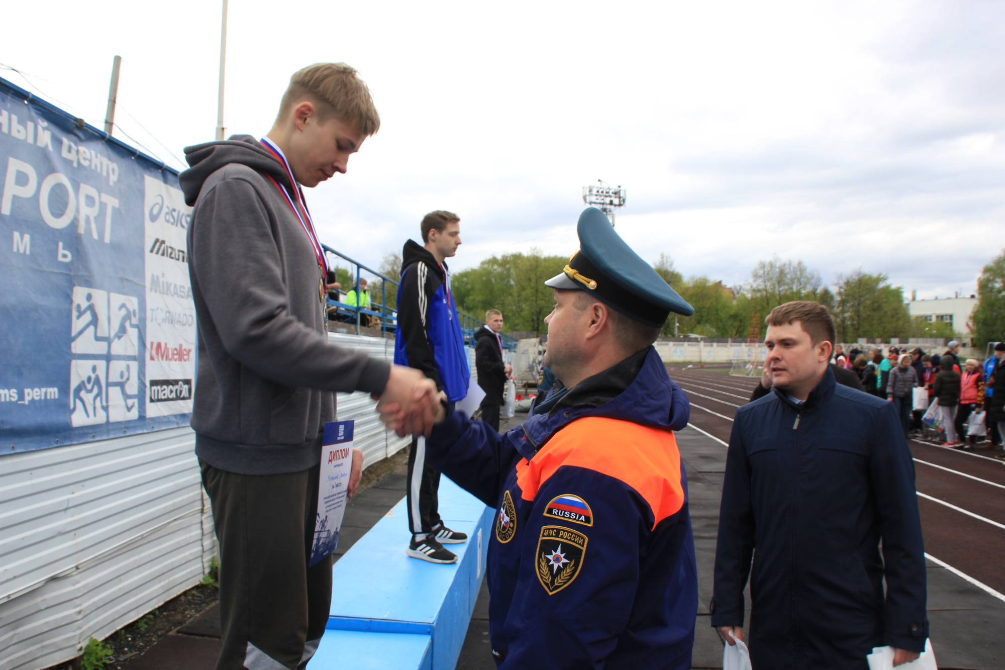 На стадионе «Динамо» в городе Перми прошли соревнования по  пожарно-спасательному спорту среди детей, юношей и девушек - Новости -  Главное управление МЧС России по Пермскому краю