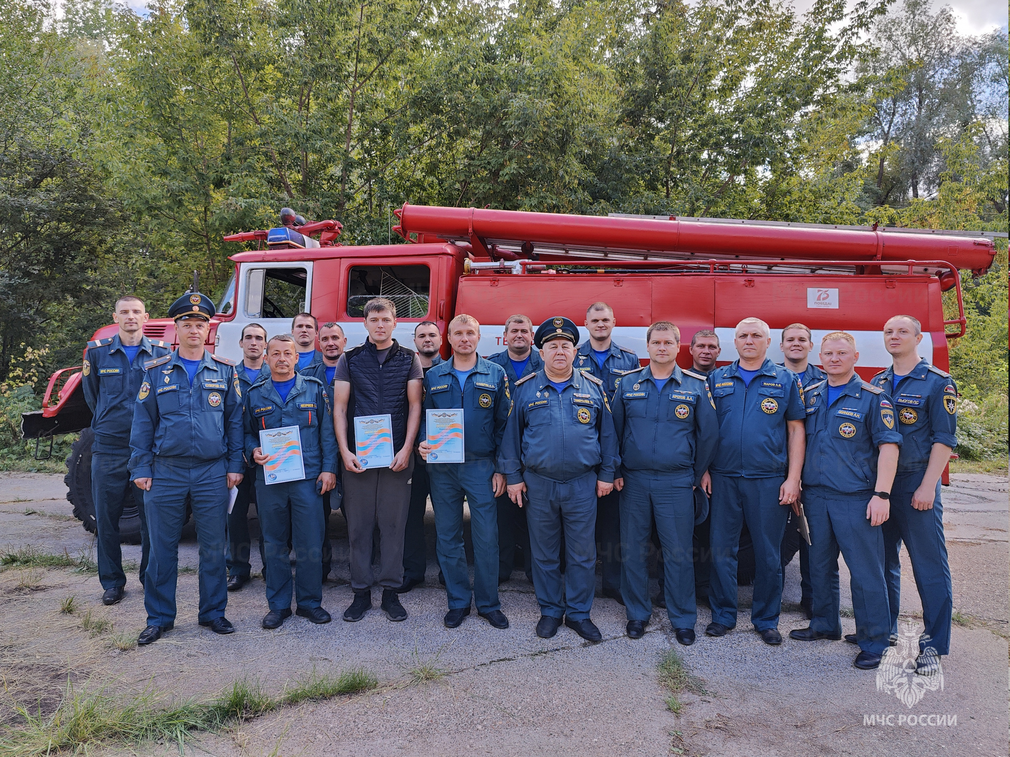 В пожарно-спасательных подразделениях проходит I этап соревнований по  скоростному маневрированию на пожарных автомобилях - Новости - Главное  управление МЧС России по Пермскому краю